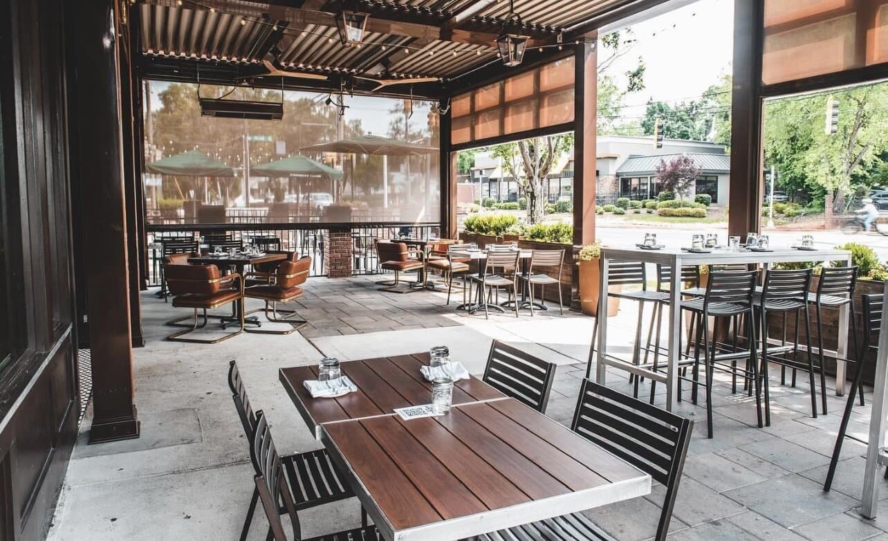 Retractable screens enclosing an outdoor restaurant dining area